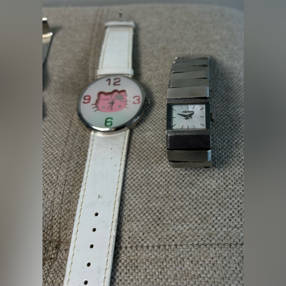 Lot of 5 Womens Watches Nixon, Hello Kitty, Quartz, Anne Klein, Geneva As Is - Picture 9 of 15